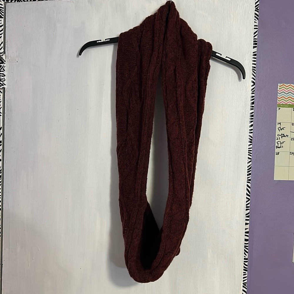 Maroon chunky infinity scarf
